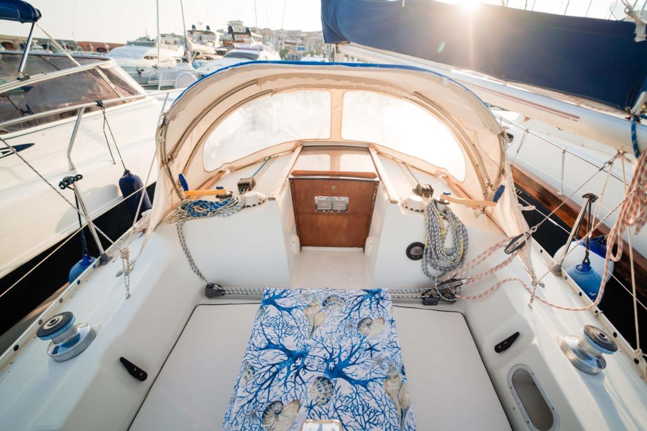 Fortuna In Boat Hotell Marina di Camerota Exteriör bild